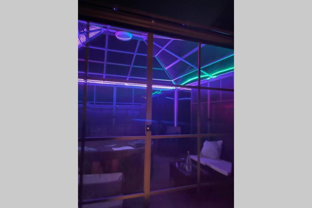 Unique Luxury Spa Sauna Hottub Gaming Private Bar Holiday home *