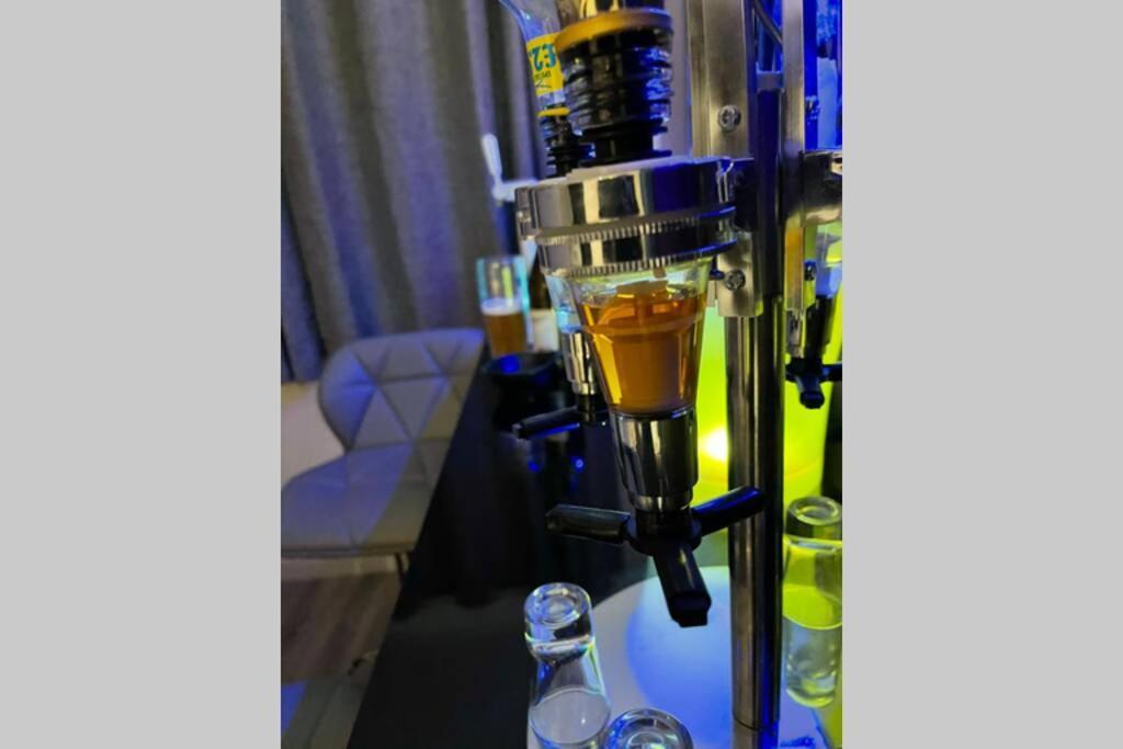 Unique Luxury Spa Sauna Hottub Gaming Private Bar Holiday home *