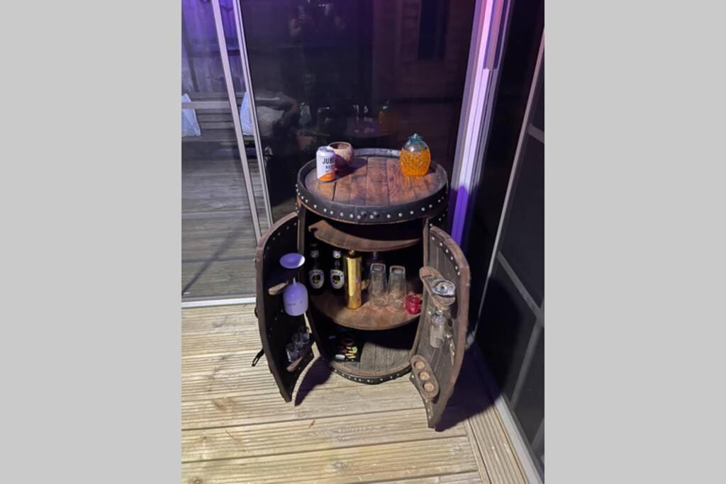 Holiday home Unique Luxury Spa Sauna Hottub Gaming Private Bar *